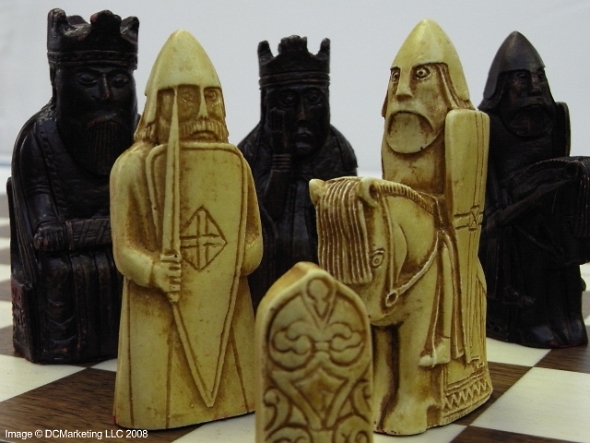 Isle of Lewis Plain Theme Chess Set